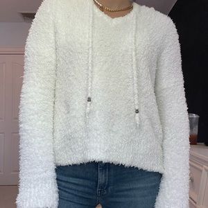 POL small fuzzy white sweatshirt/long sleeve